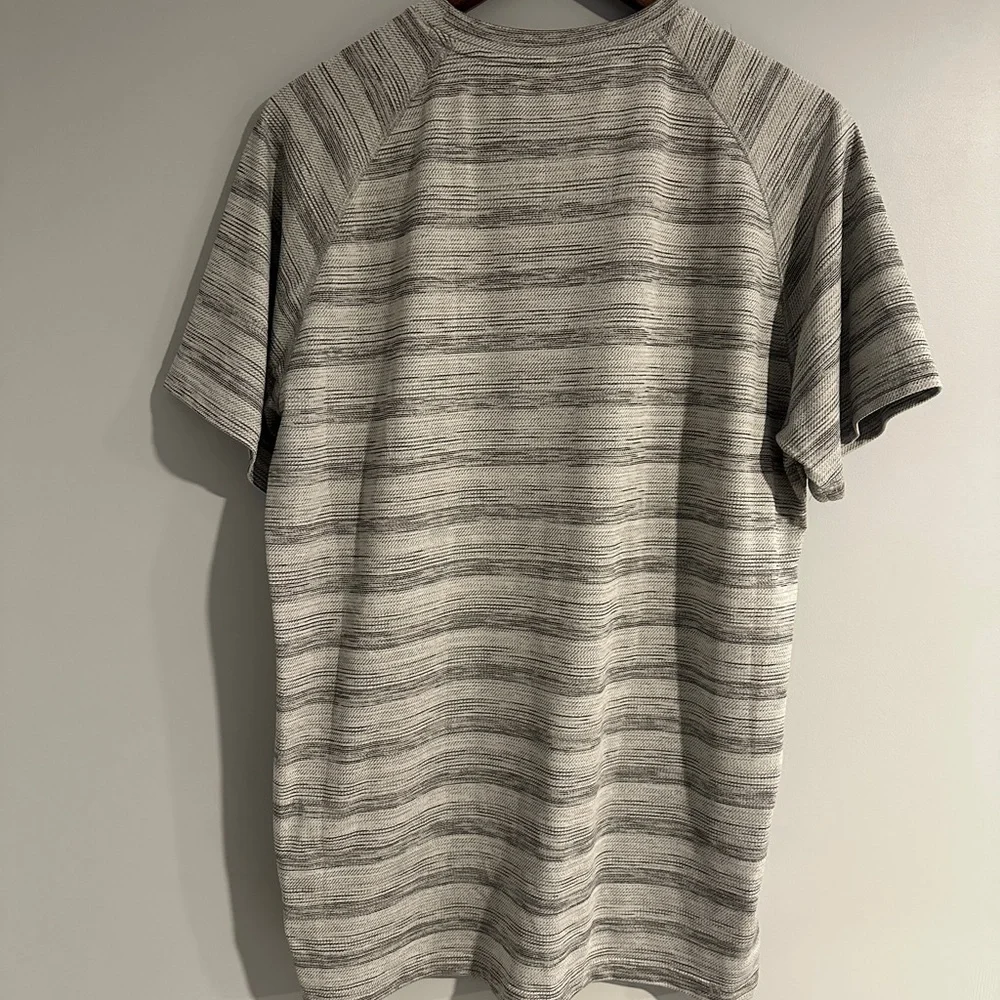 Puma Men's Black and Gray Striped Tee